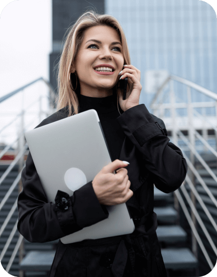 Девушка с телефоном